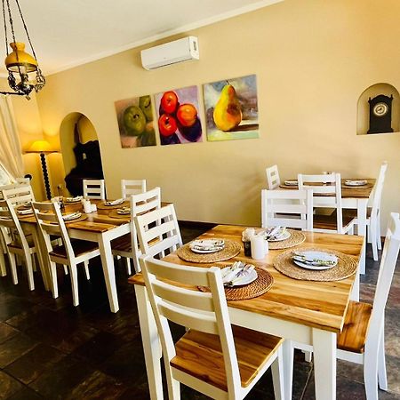 17 On Bird Guest House Бофорт-Уэст Экстерьер фото