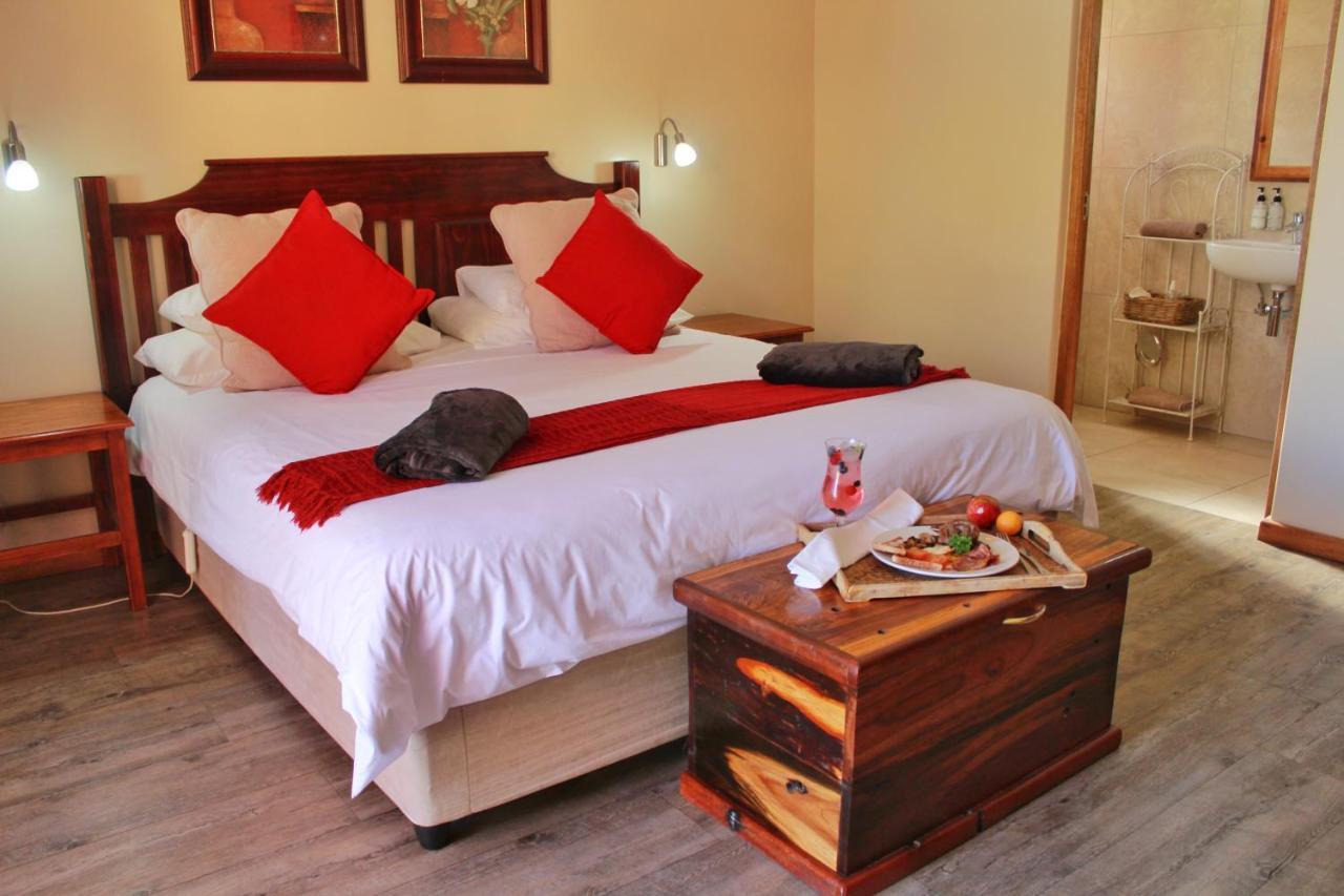 17 On Bird Guest House Бофорт-Уэст Экстерьер фото