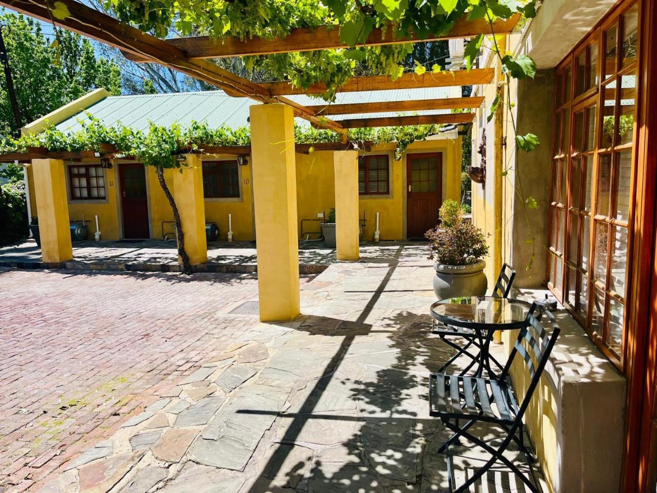 17 On Bird Guest House Бофорт-Уэст Экстерьер фото