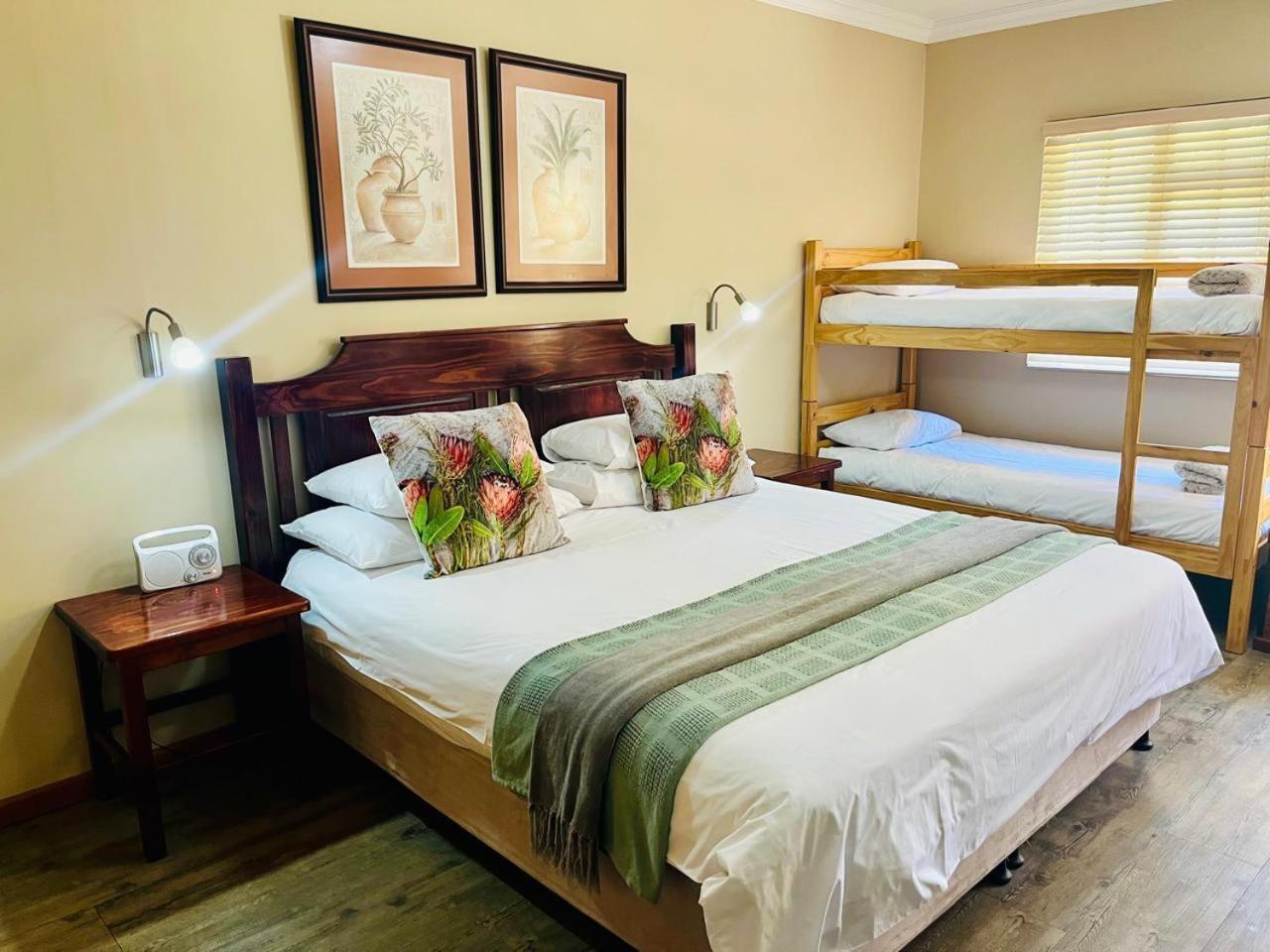 17 On Bird Guest House Бофорт-Уэст Экстерьер фото