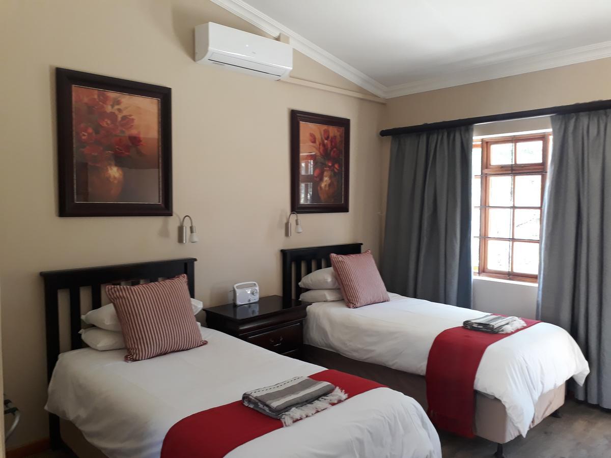 17 On Bird Guest House Бофорт-Уэст Экстерьер фото