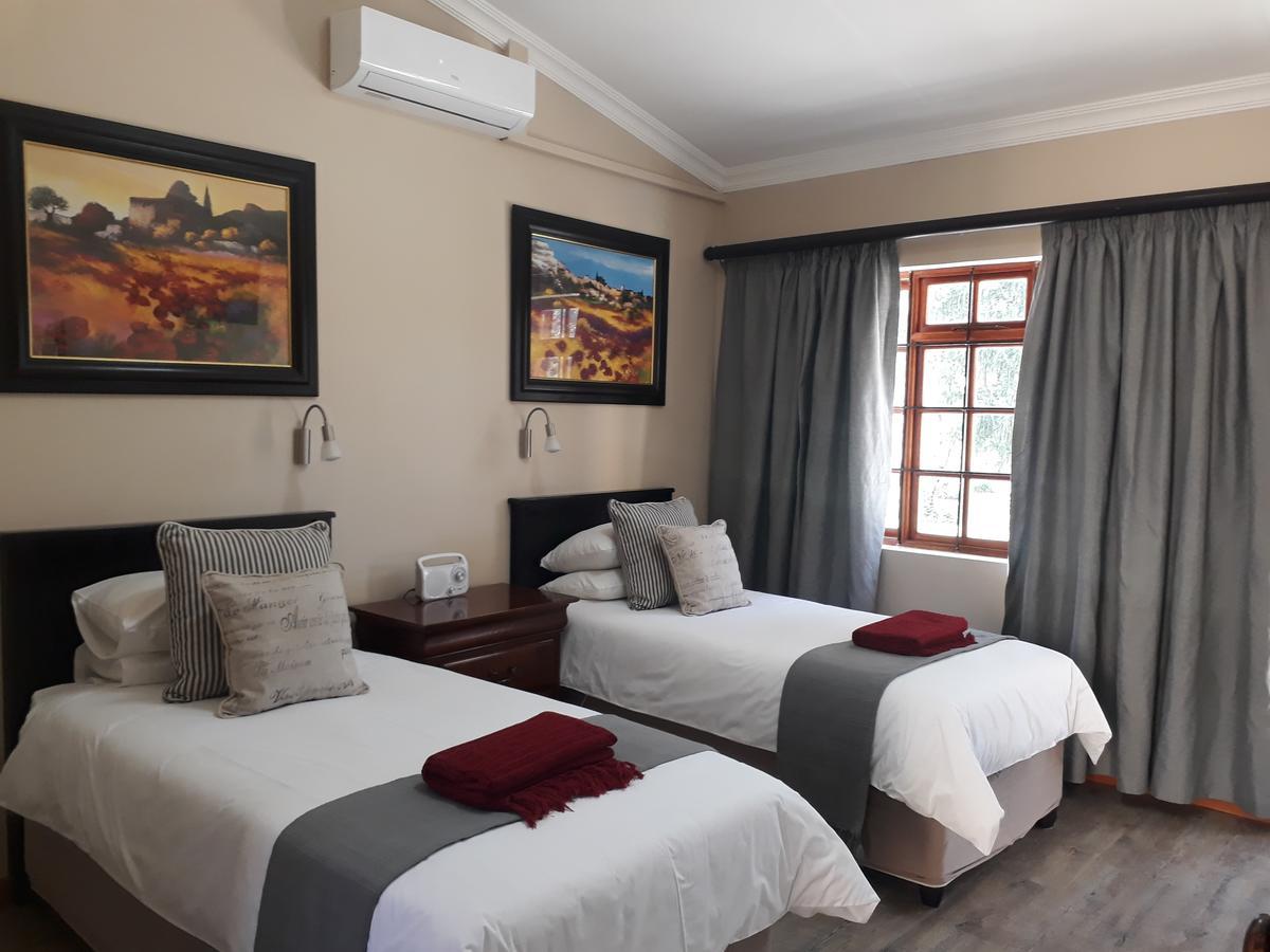 17 On Bird Guest House Бофорт-Уэст Экстерьер фото